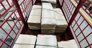 克拉玛依 黄金麻花岗岩荔枝面，光面毛板装车完成