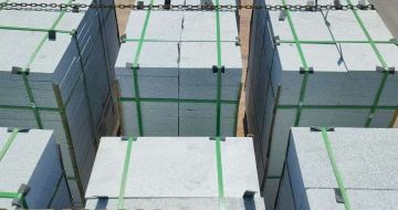 克拉玛依 芝麻白花岗岩5公分地铺石 花岗岩厂家工厂装车日常