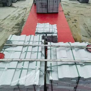 克拉玛依 芝麻白仿形加直形路沿石出货日常