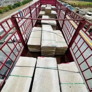 克拉玛依 黄金麻花岗岩荔枝面，光面毛板装车完成