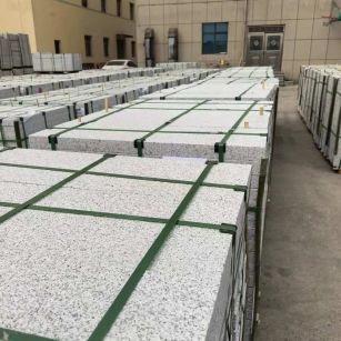 克拉玛依 白麻花岗岩5.0公分荔枝面地铺石