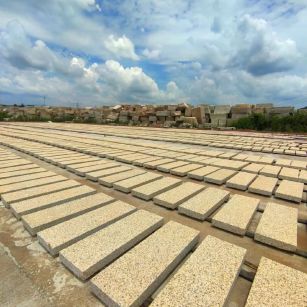 克拉玛依 黄金麻花岗岩荔枝面地铺石防护中