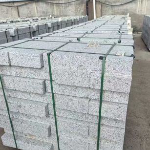 克拉玛依 白麻花岗岩路沿石，弧形路沿石，道牙石，马路牙子，界石，路缘石，平沿石，直岩石，平缘石等