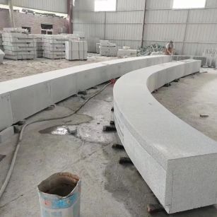 克拉玛依芝麻白花岗岩石板材 园林光面弧形坐凳