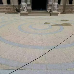 克拉玛依 黄金麻芝麻灰花岗岩石材地铺拼接效果