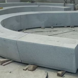 克拉玛依 芝麻白花岗岩光面弧形坐凳