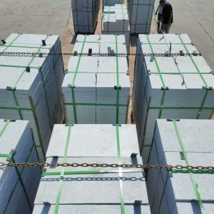 克拉玛依 芝麻白花岗岩5公分地铺石 花岗岩厂家工厂装车日常