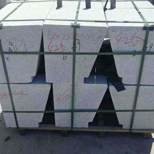 克拉玛依 芝麻白异形坐凳，石凳