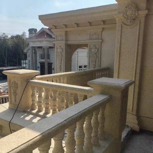 克拉玛依 黄金麻别墅外墙干挂雕花配合阳台栏杆花瓶柱