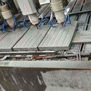 克拉玛依 芝麻白花岗岩荔枝面盲道雕刻