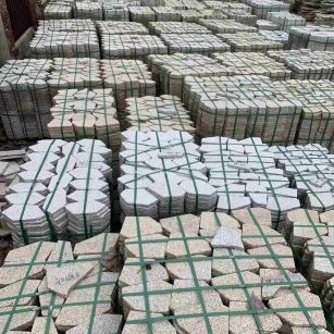 克拉玛依 黄金麻白麻花岗岩荔枝面地铺石(冰裂纹)