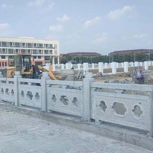 克拉玛依 白麻花岗岩荔枝面河道栏杆