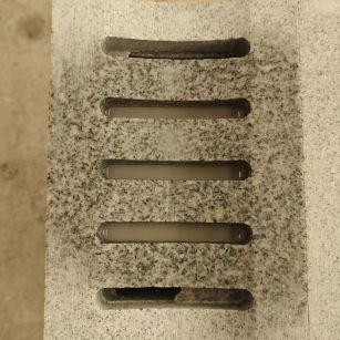 克拉玛依 芝麻白拉丝面花岗岩U型开槽排水槽