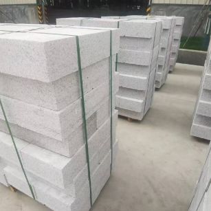 克拉玛依 白麻花岗岩路沿石，立缘石，平缘石，路牙石，道牙石，马路牙子等