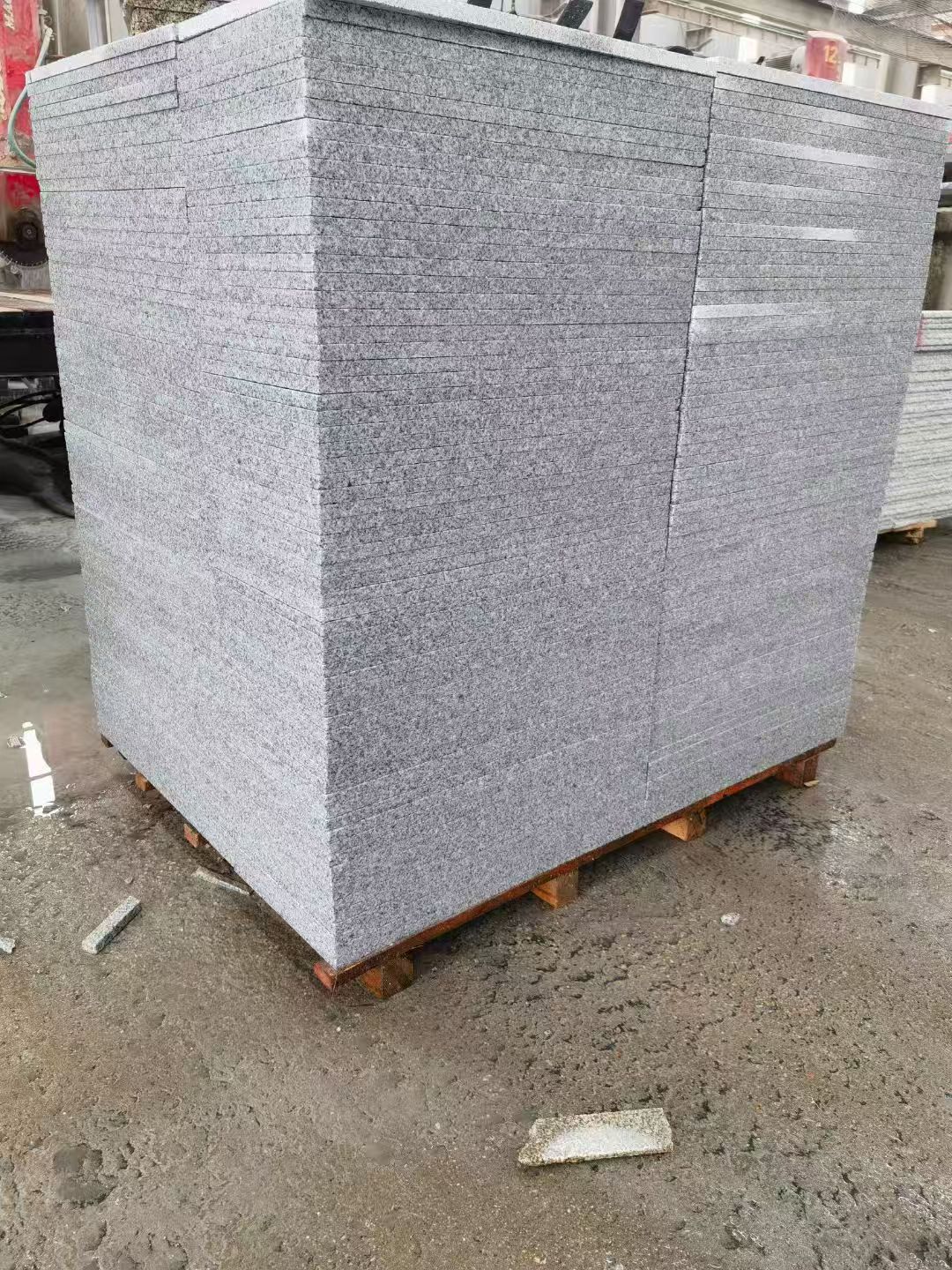 克拉玛依 芝麻白火烧面1.8厚300*600地铺石，尺寸标准，厚薄均匀