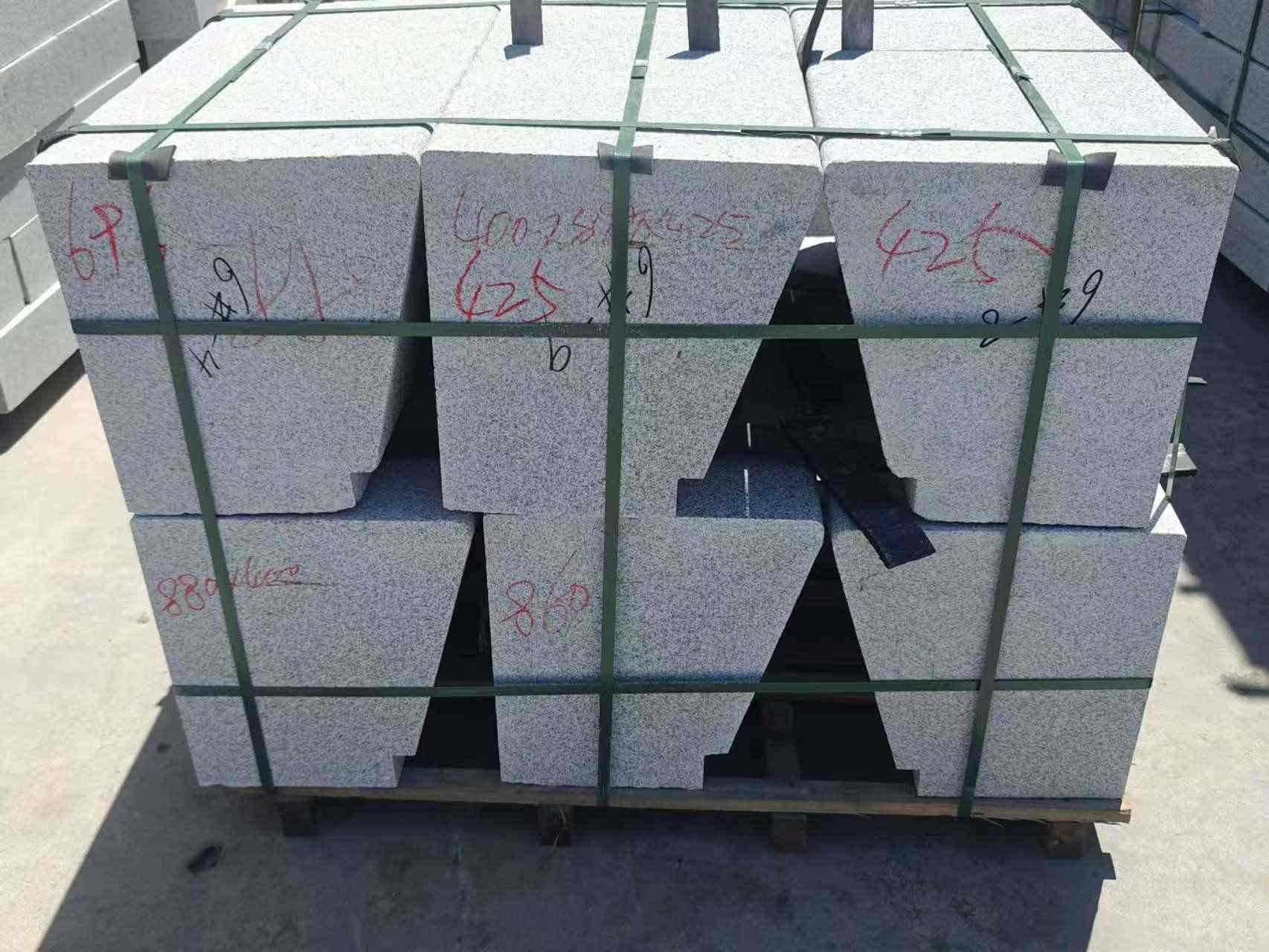 克拉玛依 芝麻白异形坐凳，石凳