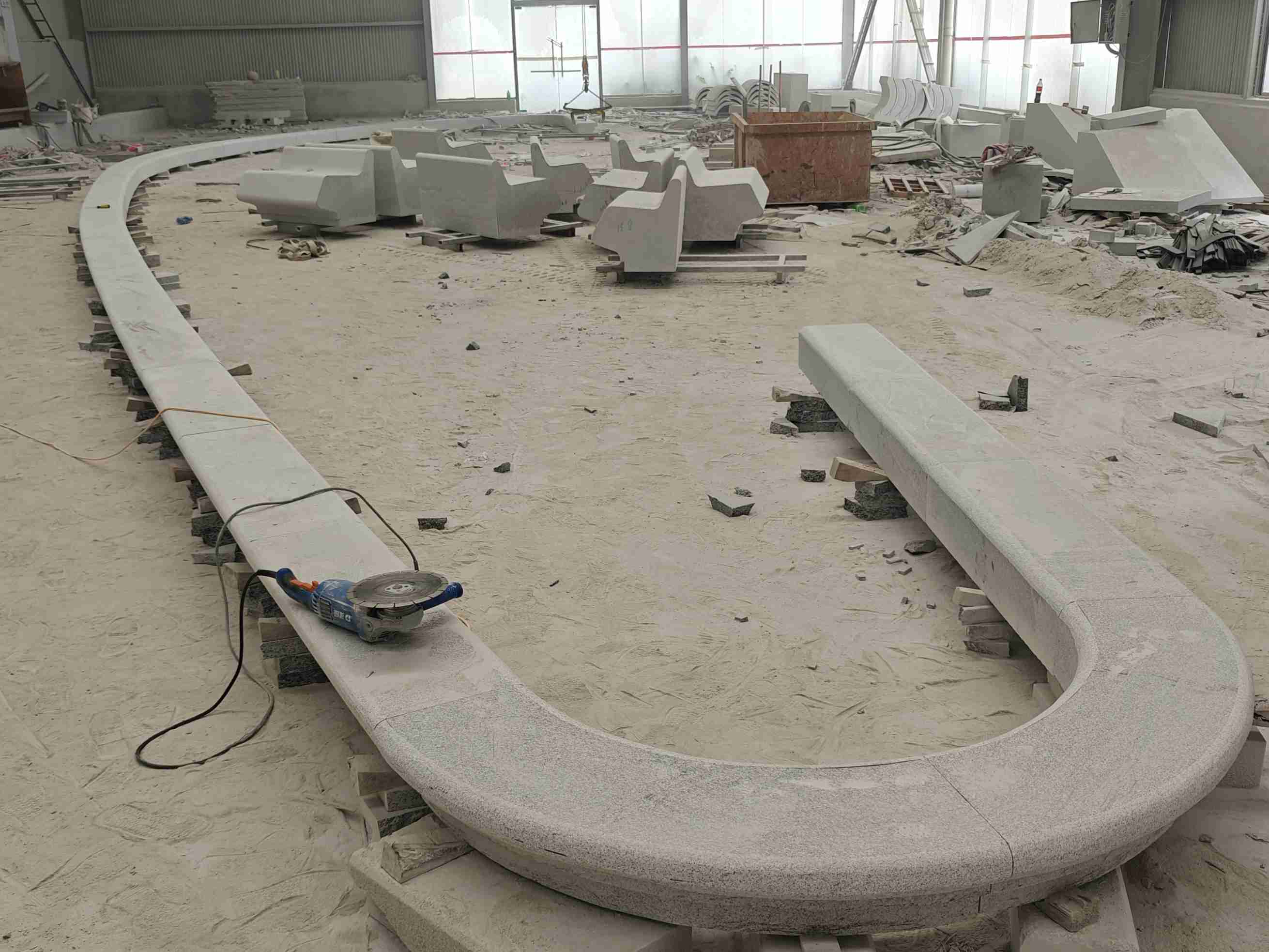 克拉玛依 芝麻白花岗岩弧形花坛石，坐凳石