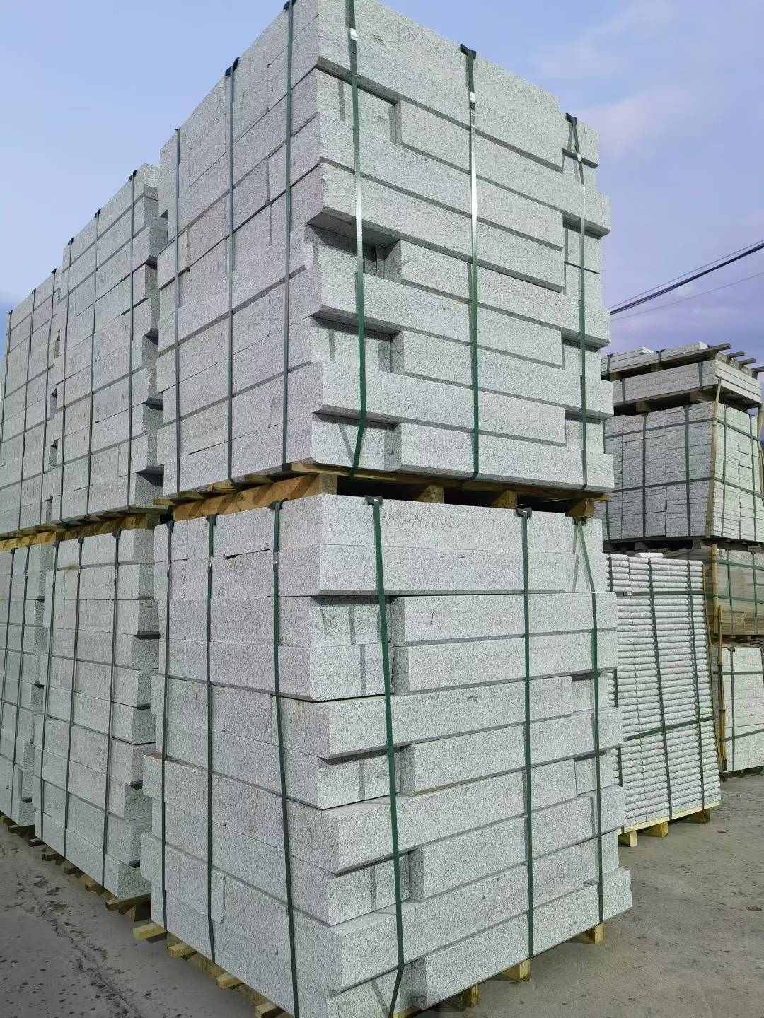 克拉玛依 芝麻白花岗岩路沿石，路缘石，路肩石，道牙，立缘石，马路牙子，街沿石，侧石等