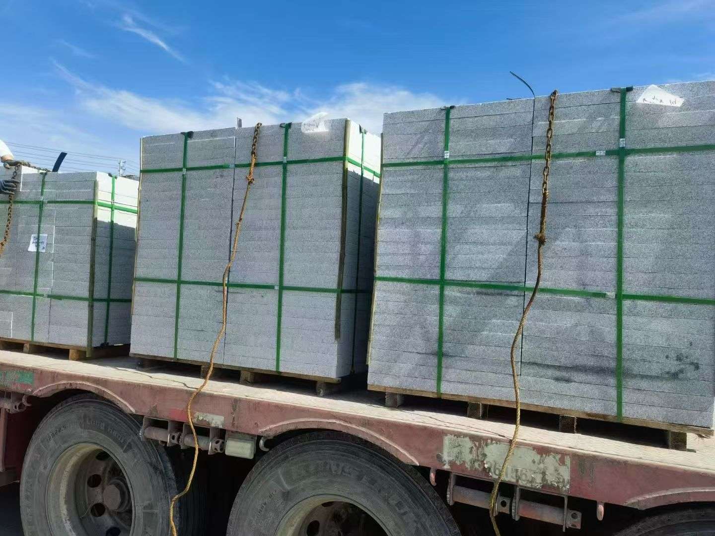 克拉玛依 芝麻白花岗岩地铺石装车日常