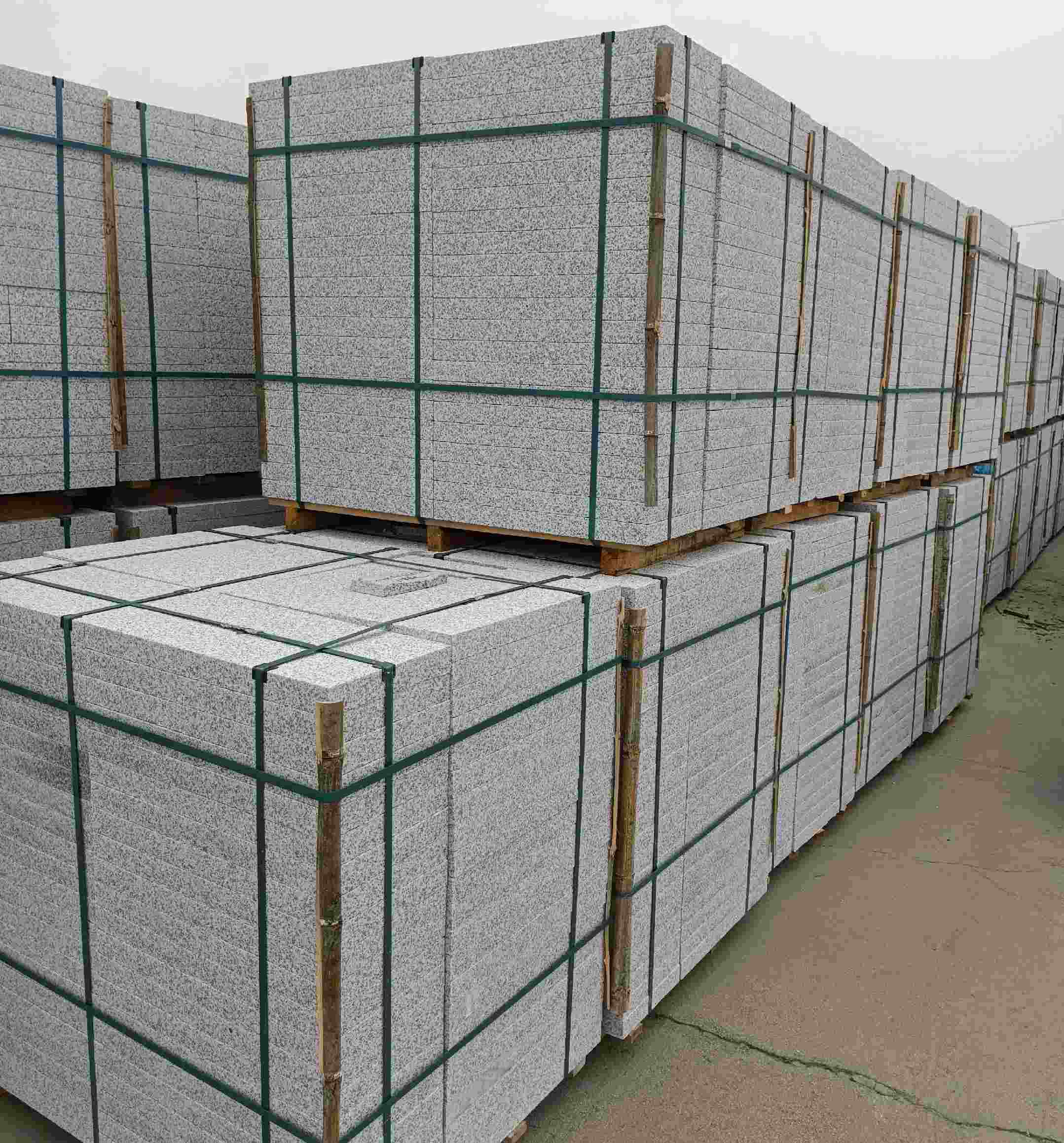 克拉玛依 白麻花岗岩石材荔枝面地铺石（300*600*50）