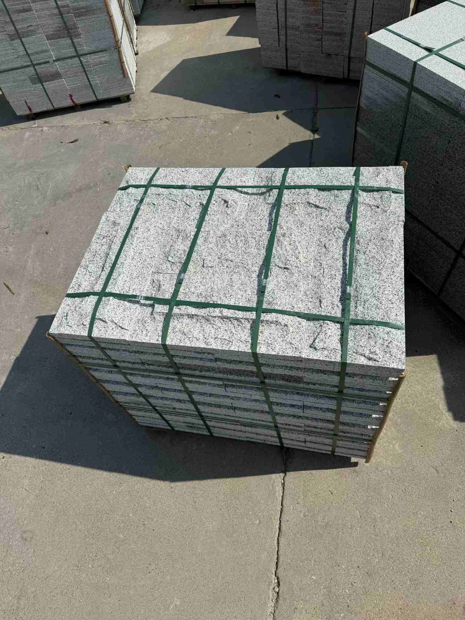 克拉玛依 白麻花岗岩石材自然面蘑菇石成品