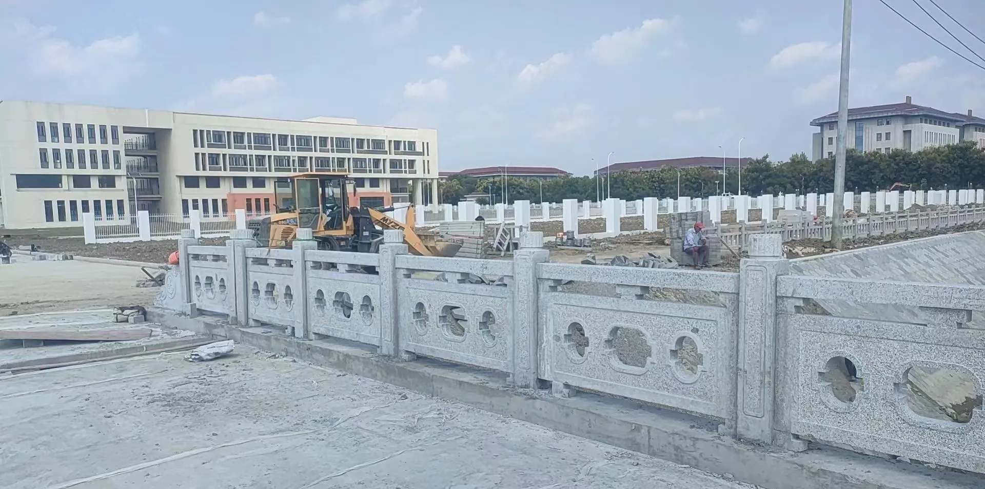 克拉玛依 白麻花岗岩荔枝面河道栏杆