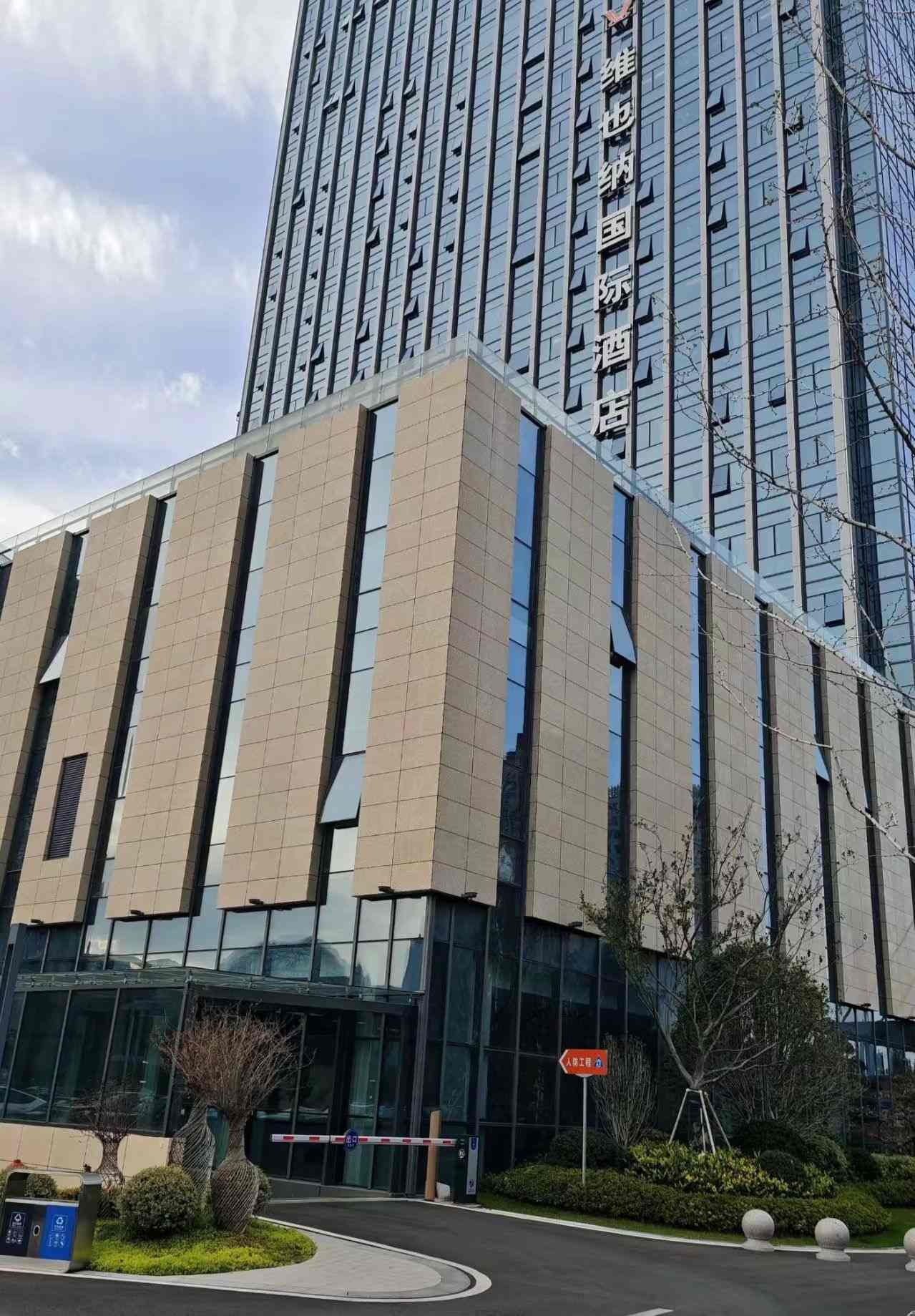 克拉玛依 黄金麻花岗岩外墙干挂