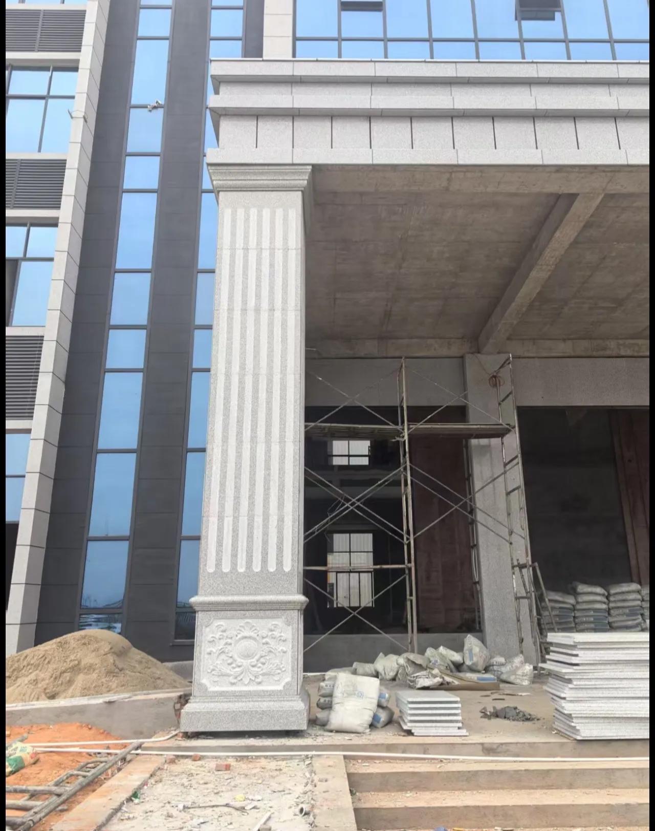 克拉玛依 芝麻白光面花岗岩门楼大柱（罗马柱）配雕花底座