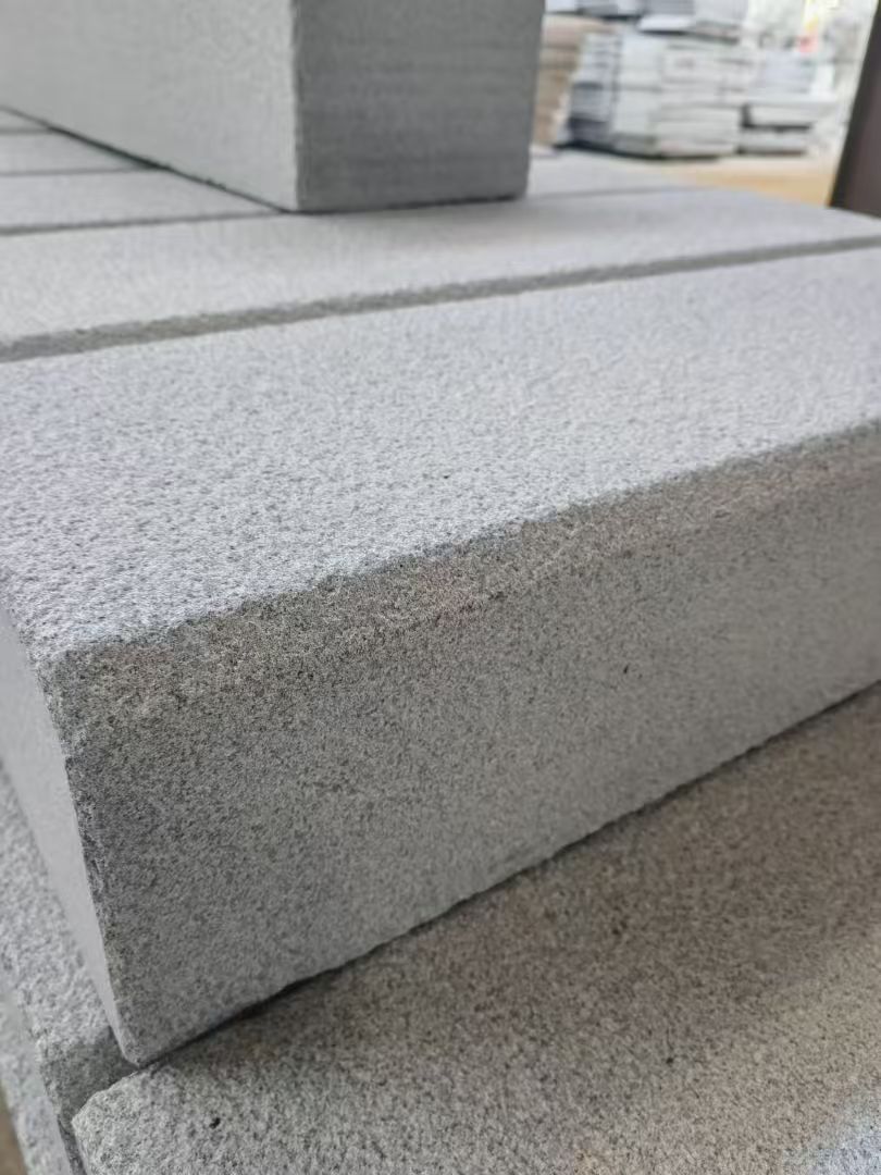 克拉玛依 芝麻灰荔枝面路沿石