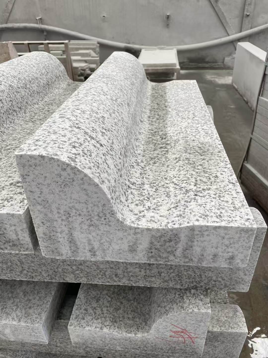 克拉玛依 白麻花岗岩S型路沿石，路侧石，马路牙子等