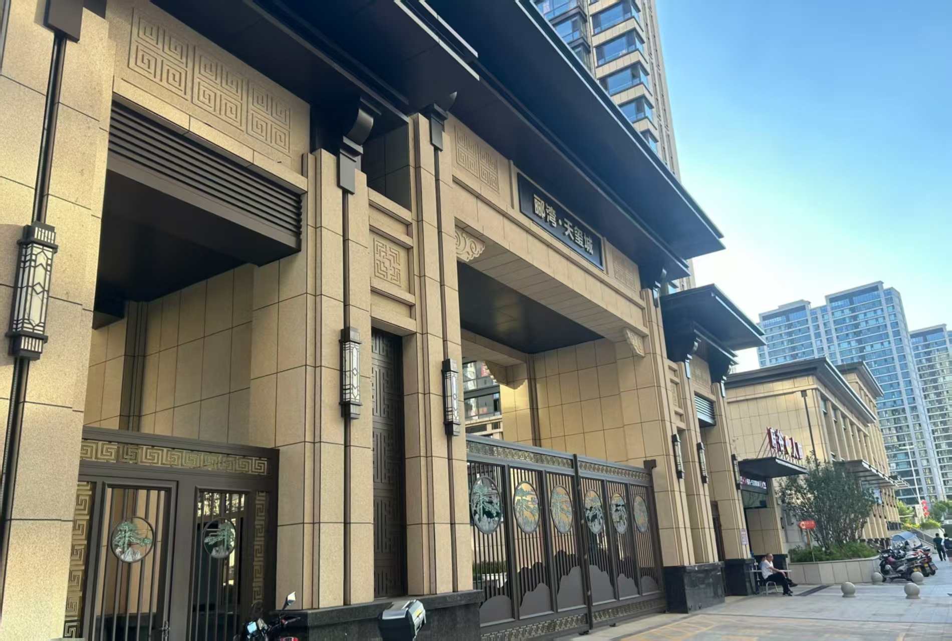 克拉玛依 黄金麻花岗岩荔枝面小区门楼外墙干挂