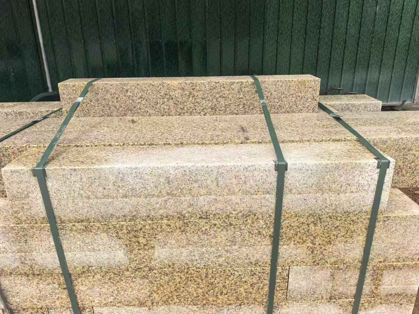 克拉玛依 黄金麻花岗岩石材机切面栏杆料半成品