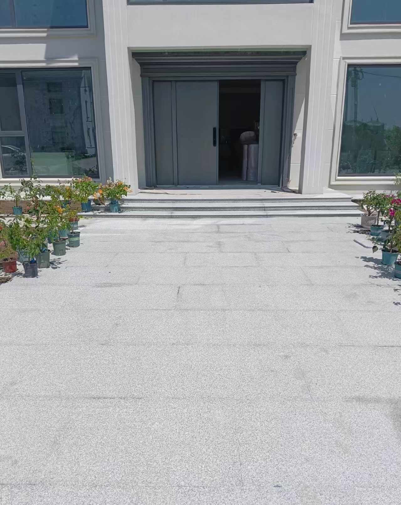 克拉玛依 芝麻白花岗岩地铺石地面铺装