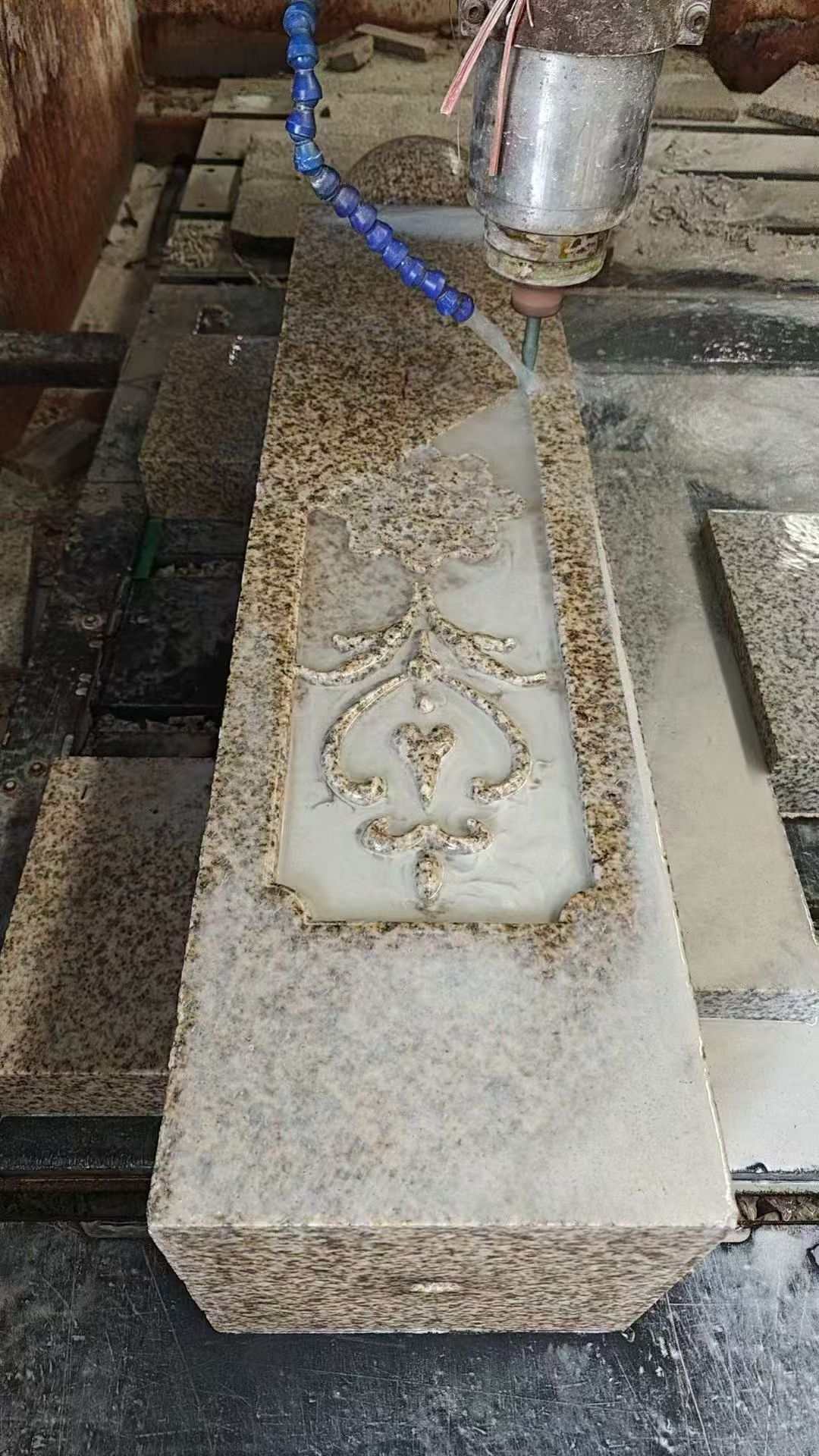 克拉玛依 黄金麻花岗岩异形加工雕刻栏杆大柱