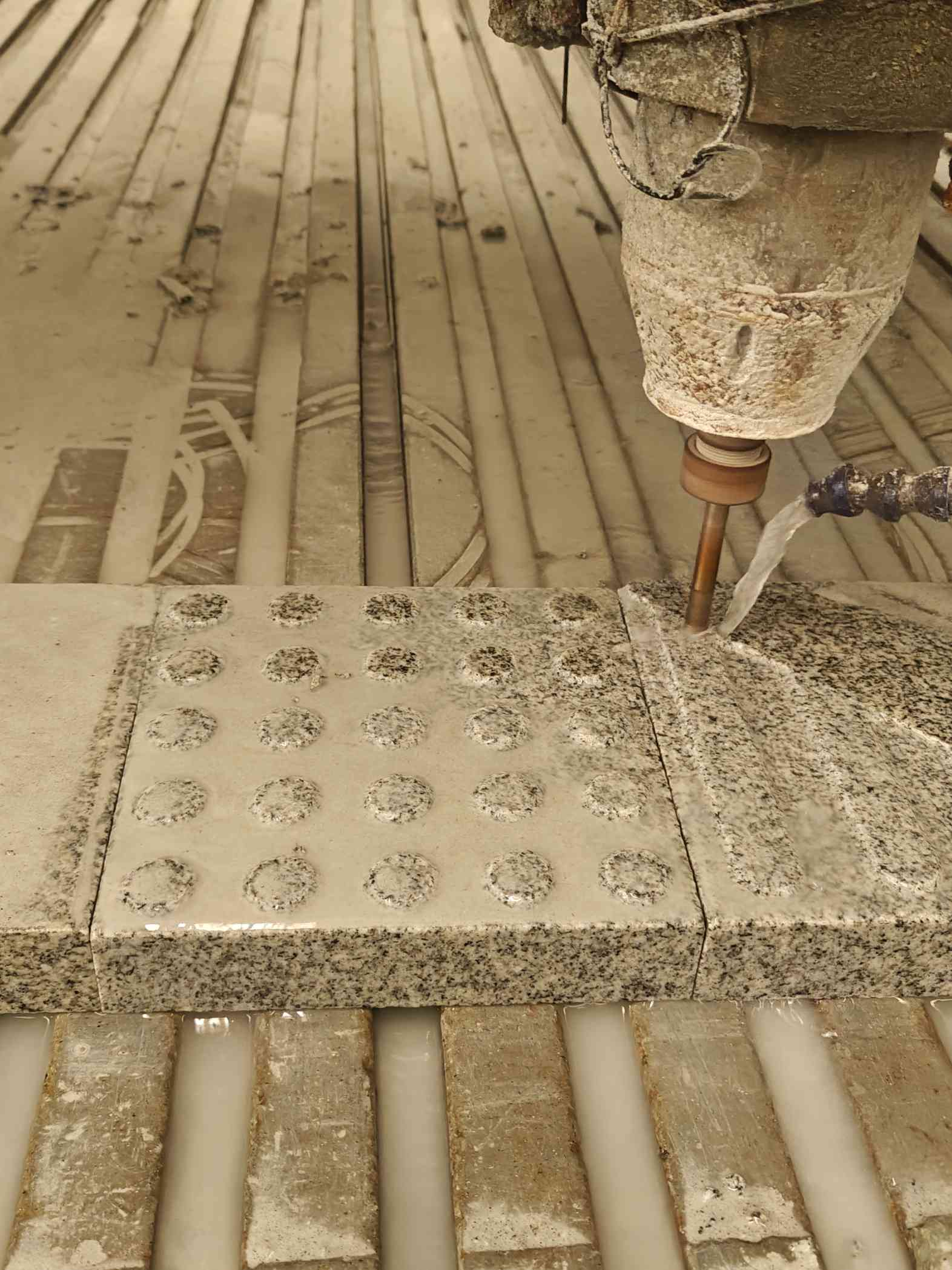 克拉玛依 芝麻白花岗岩石材盲人石、盲道石、盲点石