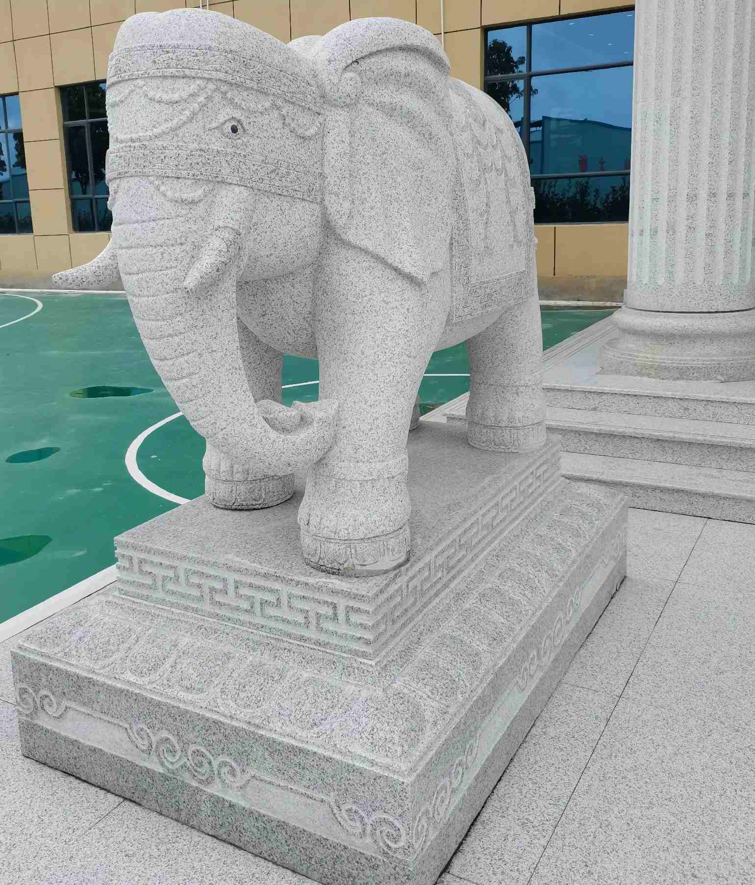 克拉玛依 白麻花岗岩动物异形石雕-大象