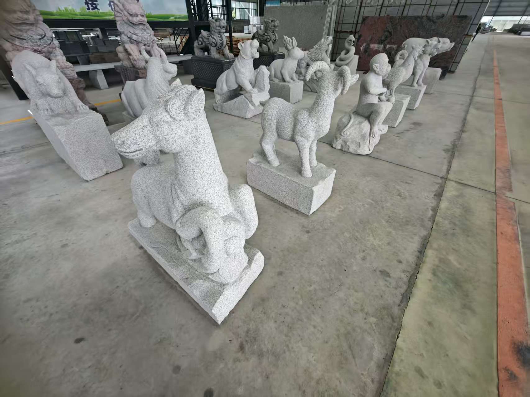 克拉玛依 芝麻白花岗岩造型立体雕刻——十二生肖